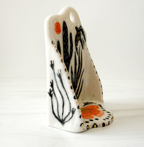 Ceramic Desert Porcelain with Gold Luster Shrine